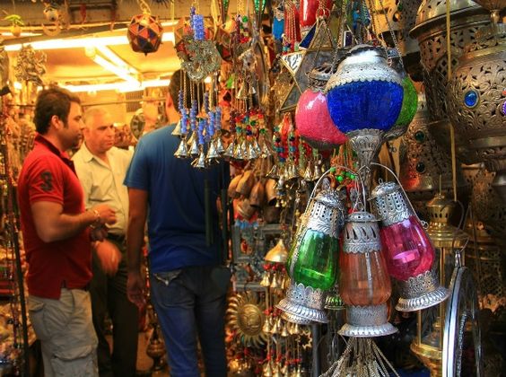 From dresses to home decor you find everything in Streets shopping of Delhi in Sarojini nagar market